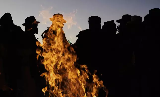 Indigenous people gather to celebrate the Andean New Year 5533 marking the Southern Hemisphere's winter solstice, in El Alto, Bolivia, Saturday, June 21, 2025. (AP Photo/Juan Karita)