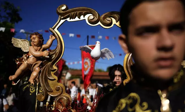 Revelers participate in a procession of the Holy Spirit during the Cavalhadas Festival in Pirenopolis, Goias state, Brazil, Sunday, June 8, 2025. (AP Photo/Eraldo Peres)