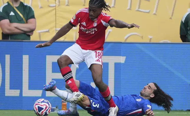 Benfica's Leandro Barreiro gets past Chelsea's Marc Cucurella during the Club World Cup round of 16 soccer match between Benfica and Chelsea in Charlotte, N.C., Saturday, June 28, 2025. (AP Photo/Chris Carlson)