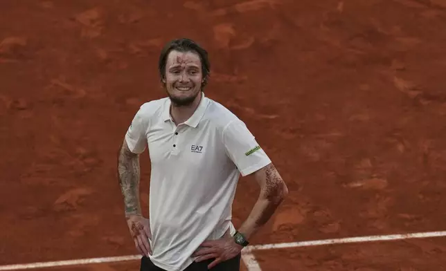 Kazakhstan's Alexander Bublik as he won the fourth round match of the French Tennis Open against Britain's Jack Draper at the Roland-Garros stadium in Paris, Monday, June 2, 2025. (AP Photo/Christophe Ena)