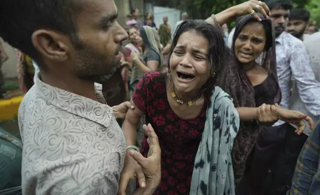 Family members and relatives of Akash Patni, victim of the Air India plane crash, grieve during his funeral procession in Ahmedabad, India, Tuesday, June 17, 2025. (AP Photo/Ajit Solanki)