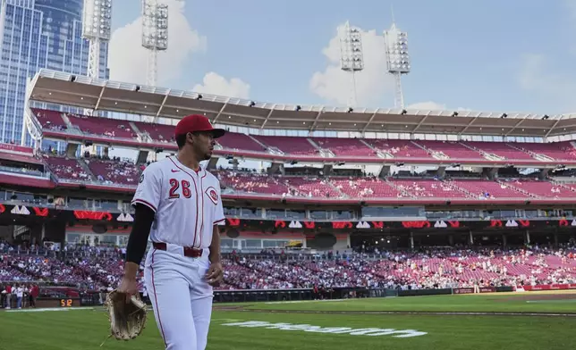 Cincinnati Reds starting pitcher Chase Burns walks onto the field before his debut in a baseball game against the New York Yankees, Tuesday, June 24, 2025, in Cincinnati. (AP Photo/Joshua A. Bickel)