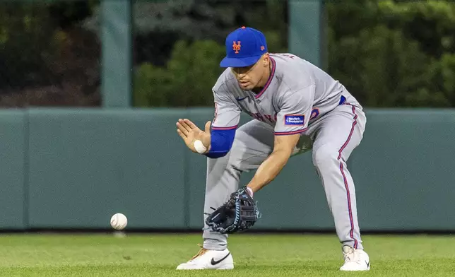 New York Mets outfielder Tyrone Taylor fields a single from Philadelphia Phillies' Nick Castellanos in the fourth inning of a baseball game, Friday, June 20, 2025, in Philadelphia. (AP Photo/Laurence Kesterson)