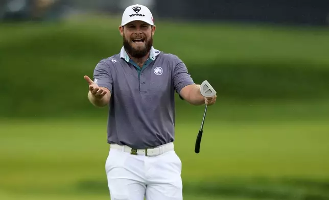 Tyrrell Hatton, of England, reacts after missing a putt on the 14th hole during the final round of the U.S. Open golf tournament at Oakmont Country Club Sunday, June 15, 2025, in Oakmont, Pa. (AP Photo/Seth Wenig)