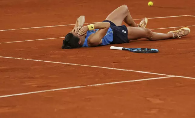France's Lois Boisson reacts as she won the quarterfinal match of the French Tennis Open against Russia's Mirra Andreeva at the Roland-Garros stadium in Paris, Wednesday, June 4, 2025. (AP Photo/Aurelien Morissard)