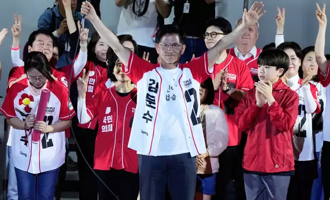 Kim Moon Soo, presidential candidate with the People Power Party, holds an election campaign rally in Seoul, South Korea, late Monday, June 2, 2025. (AP Photo/Ahn Young-joon)