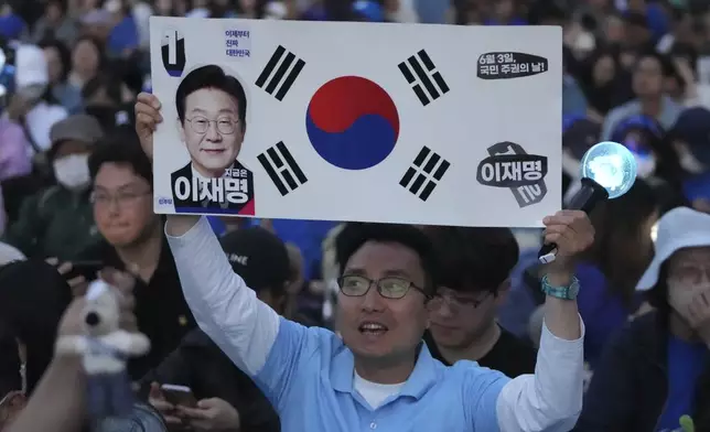 Supporters of South Korea Democratic Party's presidential candidate Lee Jae-myung react outside the National Assembly in Seoul, South Korea, Tuesday, June 3, 2025. (AP Photo/Lee Jin-man)
