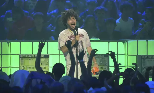 Benny Blanco accepts the award for favorite viral song for "Bluest Flame" during the Nickelodeon Kids' Choice Awards on Saturday, June 21, 2025, at The Barker Hangar in Santa Monica, Calif. (AP Photo/Chris Pizzello)