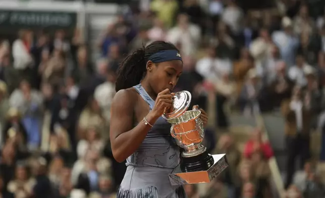 United States' Coco Gauff holds the tropy after winning the final match of the French Tennis Open at the Roland-Garros against Aryna Sabalenka of Belarus in Paris, Saturday, June 7, 2025. (AP Photo/Thibault Camus)