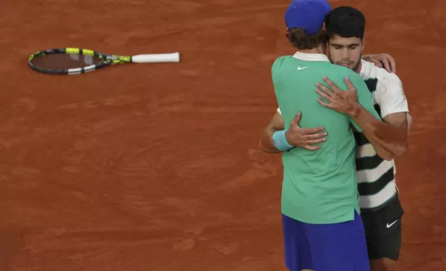Spain's Carlos Alcaraz hugs Italy's Jannik Sinner after winning the final match of the French Tennis Open at the Roland-Garros in Paris, Sunday, June 8, 2025. (AP Photo/Aurelien Morissard)