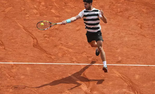Spain's Carlos Alcaraz plays a shot against Italy's Jannik Sinner during their final match of the French Tennis Open at the Roland-Garros stadium in Paris, Sunday, June 8, 2025. (AP Photo/Lindsey Wasson)