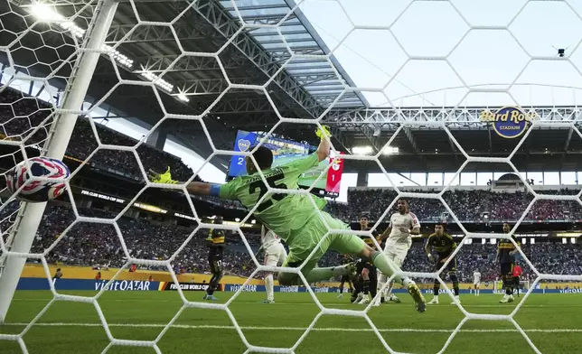 Boca Juniors' Agustin Marchesin (25) fails to stop Benfica's Nicolas Otamendi from scoring his side's second goal during the Club World Cup group C soccer match between Boca Juniors and Benfica in Miami Gardens, Fla., Monday, June 16, 2025. (AP Photo/Rebecca Blackwell)