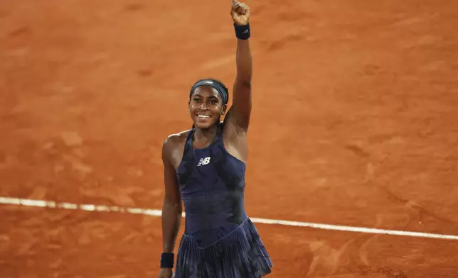 Coco Gauff of the U.S. celebrates as she won the semifinal match of the French Tennis Open against France's Lois Boisson at the Roland-Garros stadium in Paris, Thursday, June 5, 2025. (AP Photo/Aurelien Morissard)