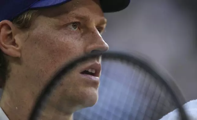 Italy's Jannik Sinner reacts as he plays against Serbia's Novak Djokovic during their semifinal match of the French Tennis Open at the Roland-Garros stadium in Paris, Friday, June 6, 2025. (AP Photo/Thibault Camus)