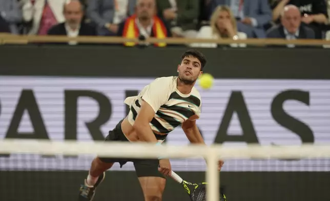 Spain's Carlos Alcaraz plays a shot against Italy's Lorenzo Musetti during their semifinal match of the French Tennis Open at the Roland-Garros stadium in Paris, Friday, June 6, 2025. (AP Photo/Aurelien Morissard)