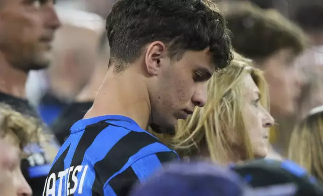 Inter Milan fans react at the end of the Champions League final soccer match between Paris Saint-Germain and Inter Milan at the Allianz Arena in Munich, Germany, Saturday, May 31, 2025. (AP Photo/Luca Bruno)