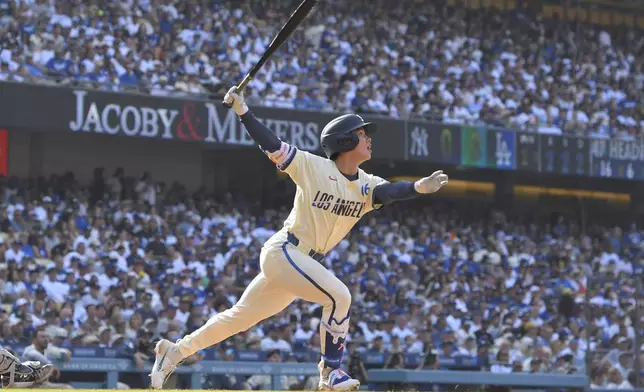 Los Angeles Dodgers' Hyeseong Kim hits a two-run home run during the second inning of a baseball game against the New York Yankees, Saturday, May 31, 2025, in Los Angeles. (AP Photo/Mark J. Terrill)
