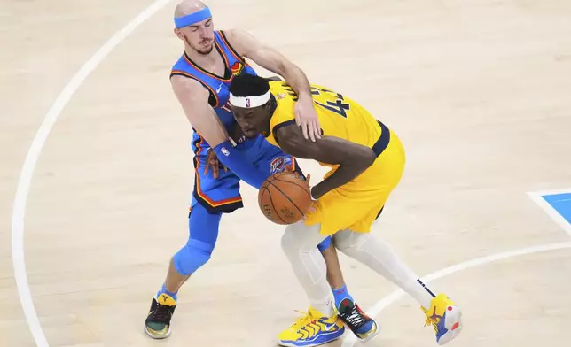 Oklahoma City Thunder guard Alex Caruso, left, defends against Indiana Pacers forward Pascal Siakam (43) during the first half of Game 7 of the NBA Finals basketball series Sunday, June 22, 2025, in Oklahoma City. (AP Photo/Julio Cortez)