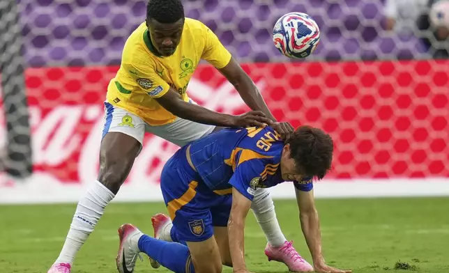Ulsan HD's Ko Seung-beom ad Mamelodi Sundowns' Teboho Mokoena go after the ball during the Club World Cup group F soccer match between Ulsan HD and Mamelodi Sundowns in Orlando, Tuesday, June 17, 2025. (AP Photo/John Raoux)