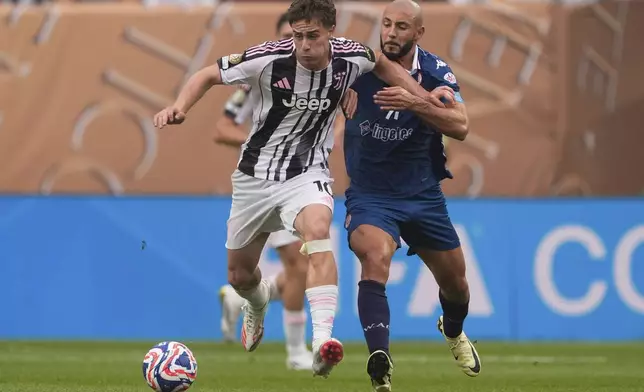 Juventus' Kenan Yildiz, left, and Wydad AC's Nordin Amrabat fight for the ball during the Club World Cup Group G soccer match between Juventus and Wydad AC in Philadelphia, Sunday, June 22, 2025. (AP Photo/Chris Szagola)