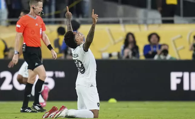Botafogo's Igor Jesus celebrates after the Club World Cup group B soccer match between PSG and Botafogo in Pasadena, Calif., Thursday, June 19, 2025. (AP Photo/Gregory Bull)