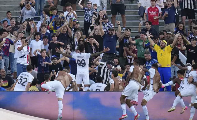 Botafogo's Igor Jesus celebrates towards fans after scoring his team's first goal during the Club World Cup group B soccer match between PSG and Botafogo in Pasadena, Calif., Thursday, June 19, 2025. (AP Photo/Gregory Bull)
