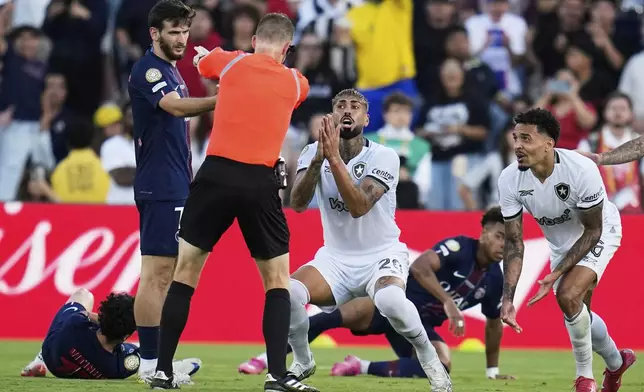 Botafogo's Alexander Barboza gestures to the referee Drew Fischer during the Club World Cup group B soccer match between PSG and Botafogo in Pasadena, Calif., Thursday, June 19, 2025. (AP Photo/Gregory Bull)