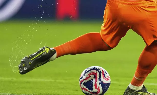 Al Ain's Rui Patricio kicks the ball on the wet pitch during the Club World Cup group G soccer match between Al Ain and Juventus in Washington, Wednesday, June 18, 2025. (AP Photo/Julia Demaree Nikhinson)