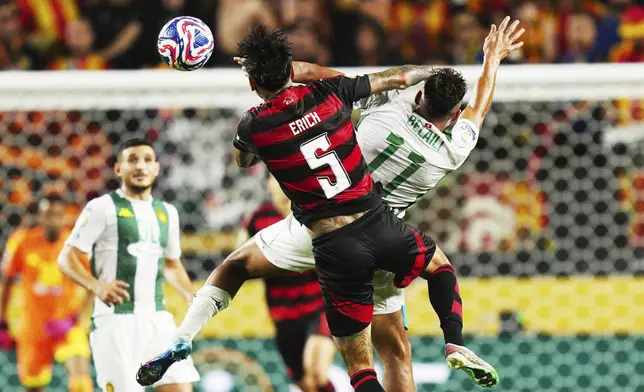 Flamengo's Erick Pulgar, left, and Esperance de Tunis' Youcef Bela battle for the ball during the Club World Cup group D soccer match between Flamengo and ES Tunisie, in Philadelphia, Monday, June 16, 2025. (AP Photo/Derik Hamilton)