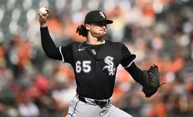 Chicago White Sox starting pitcher Davis Martin throws during the second inning of a baseball game against the Baltimore Orioles, Saturday, May 31, 2025, in Baltimore. (AP Photo/Nick Wass)