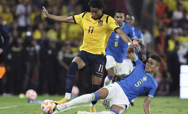 Ecuador's Kevin Rodriguez, left, and Brazil's Casemiro battle for the ball during a World Cup 2026 qualifying soccer match at Banco Pichincha stadium in Guayaquil, Ecuador, Thursday, June 5, 2025. (AP Photo/Patricio Teran)