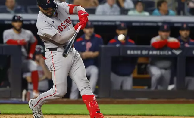 Boston Red Sox's catcher Carlos Narváez hits a three run home run against the New York Yankees during the sixth inning of a baseball game, Sunday, June 8, 2025, in New York. (AP Photo/Noah K. Murray)