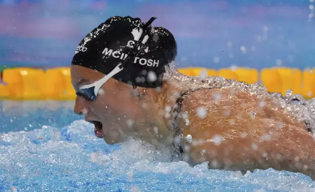 Summer McIntosh of Canada competes in the women's 200-meter individual medley final at the World Aquatics Championships in Singapore, Monday, July 28, 2025. (AP Photo/Vincent Thian)