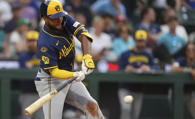 Milwaukee Brewers' Jackson Chourio hits an RBI single to score Christian Yelich against the Seattle Mariners during the eighth inning of a baseball game Monday, July 21, 2025, in Seattle. (AP Photo/Lindsey Wasson)
