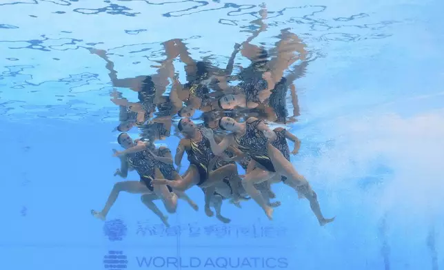 Team United States compete in the team acrobatic final of artistic swimming at the World Aquatics Championships in Singapore, Friday, July 25, 2025. (AP Photo/Lee Jin-man)