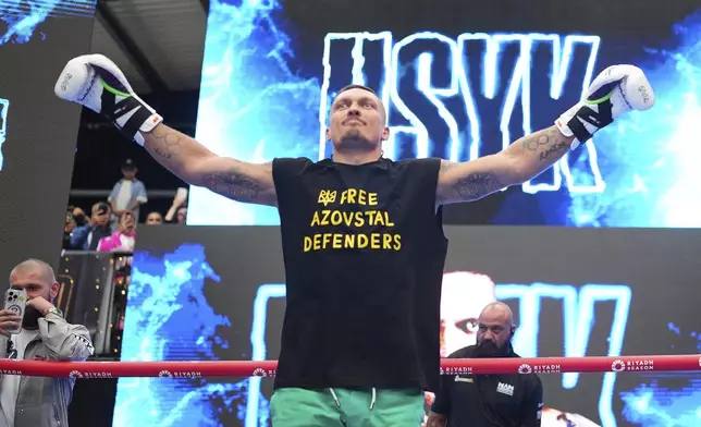 Ukraine's boxer Oleksandr Usyk warms up during a public workout at BoxPark near Wembley stadium in London, Wednesday, July 16, 2025 ahead of the undisputed heavyweight champion boxing fight between Britain's Daniel Dubois and Oleksandr Usyk on Saturday. (AP Photo/Kirsty Wigglesworth)