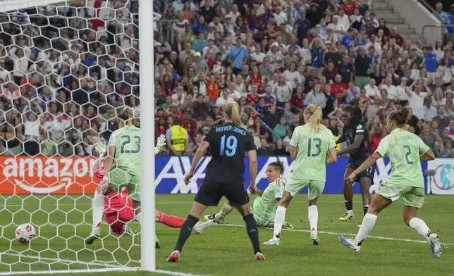 England's Michelle Agyemang, second right, scores her side's opening goal during the Women's Euro 2025 semifinals soccer match between England and Italy at Stade de Geneve in Geneva, Switzerland, Tuesday, July 22, 2025. (AP Photo/Martin Meissner)