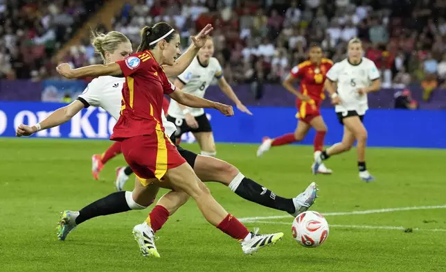 Spain's Aitana Bonmati scores the opening goal during the Women's Euro 2025 semifinals soccer match between Germany and Spain at Stadion Letzigrund in Zurich, Switzerland, Wednesday, July 23, 2025. (AP Photo/Alessandra Tarantino)