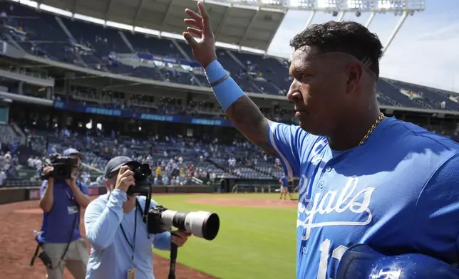 Kansas City Royals' Salvador Perez waves to fans as he leaves the field after hitting an RBI single to win during the 10th inning of a baseball game against the Atlanta Braves, Wednesday, July 30, 2025, in Kansas City, Mo. (AP Photo/Charlie Riedel)