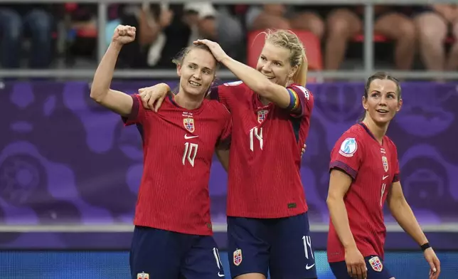 Norway's Caroline Graham, left, celebrates with Ada Hegerberg after scoring her side's second goal during the Euro 2025, group A, soccer match between Norway and Finland at Stade de Tourbillon in Sion, Switzerland, Sunday, July 6, 2025. (AP Photo/Alessandra Tarantino)