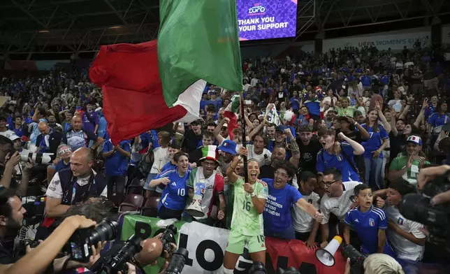 Italy's Eleonora Goldoni waves an Italian flag celebrating with the fans at the end of the Women's Euro 2025 quarterfinals soccer match between Norway and Italy at Stade de Geneve in Geneva, Switzerland, Wednesday, July 16, 2025. (AP Photo/Alessandra Tarantino)