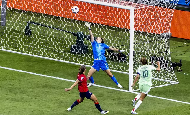Italy's Cristiana Girelli (10) scores their second goal during the Women's Euro 2025 quarterfinals soccer match between Norway and Italy at Stade de Geneve in Geneva, Switzerland, Wednesday, July 16, 2025. (Salvatore Di Nolfi/Keystone via AP)
