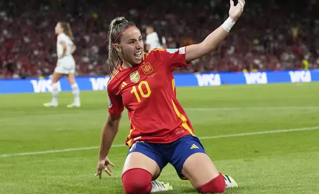Spain's Athenea celebrates after scoring the opening goal during the Women's Euro 2025 quarterfinals soccer match between Spain and Switzerland at Stadion Wankdorf in Bern, Switzerland, Friday, July 18, 2025. (AP Photo/Alessandra Tarantino)