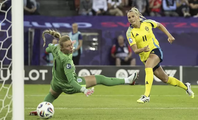 Sweden's Stina Blackstenius scores her sides second goal past England's goalkeeper Hannah Hampton during the Women's Euro 2025 quarterfinal soccer match between Sweden and England at Stadion Letzigrund in Zurich, Switzerland, Thursday, July 17, 2025. (Ennio Leanza/Keystone via AP)