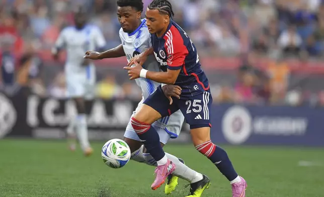 CF Montréal forward Dante Sealy, left, and New England Revolution defender Peyton Miller, right, vie for control of the ball during the first half of an MLS soccer match, Friday, July 25, 2025, in Foxborough, Mass. (AP Photo/Steven Senne)