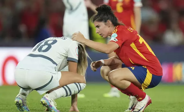 Spain's Lucia Garcia confronts Switzerland's Viola Calligaris at the end of the Women's Euro 2025 quarterfinals soccer match between Spain and Switzerland at Stadion Wankdorf in Bern, Switzerland, Friday, July 18, 2025. (AP Photo/Alessandra Tarantino)