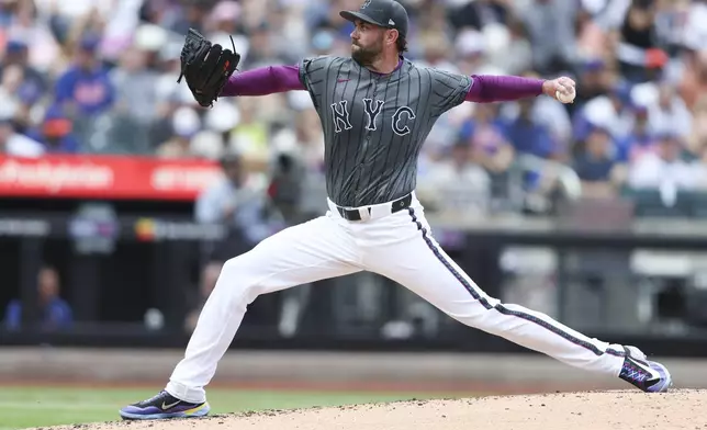 New York Mets pitcher David Peterson throws in the third inning of a baseball game against the Cincinnati Reds, Sunday, July 20, 2025, in New York. (AP Photo/Heather Khalifa)