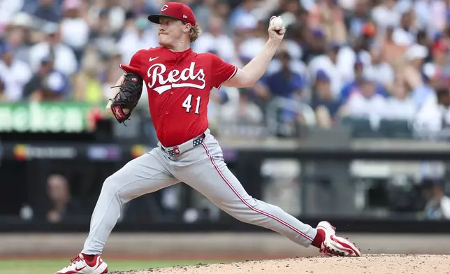 Cincinnati Reds pitcher Andrew Abbott (41) throws in the third inning of a baseball game against the New York Mets, Sunday, July 20, 2025, in New York. (AP Photo/Heather Khalifa)