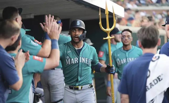 Seattle Mariners' Julio Rodríguez celebrates his two-run home run against the Detroit Tigers in the fifth inning during a baseball game, Friday, July 11, 2025, in Detroit. (AP Photo/Paul Sancya)
