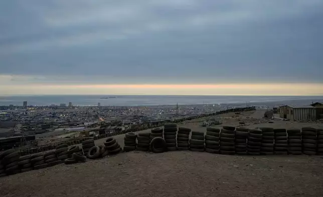 Tires serve as a makeshift fence in the shantytown of Cerro Chuño, a stronghold of Los Gallegos, the northern Chilean offshoot of the Tren de Aragua criminal gang, in Arica, Chile, Tuesday, June 10, 2025. (AP Photo/Esteban Felix)
